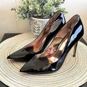 TED BAKER London Kaawa Pump Black Patent Leather pointed heels sz 37.5 US 7.5‎ M